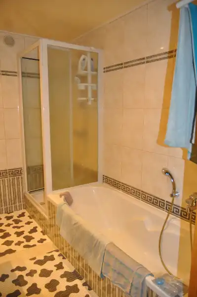 Gezellig ingericht appartement met 2 slaapkamers + standplaats. foto 8