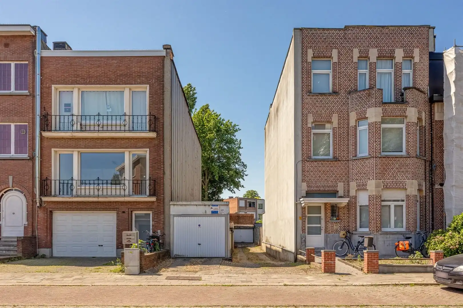Bouwgrond voor ééngezinswoning – Berchem foto {{pictureIndex}}
