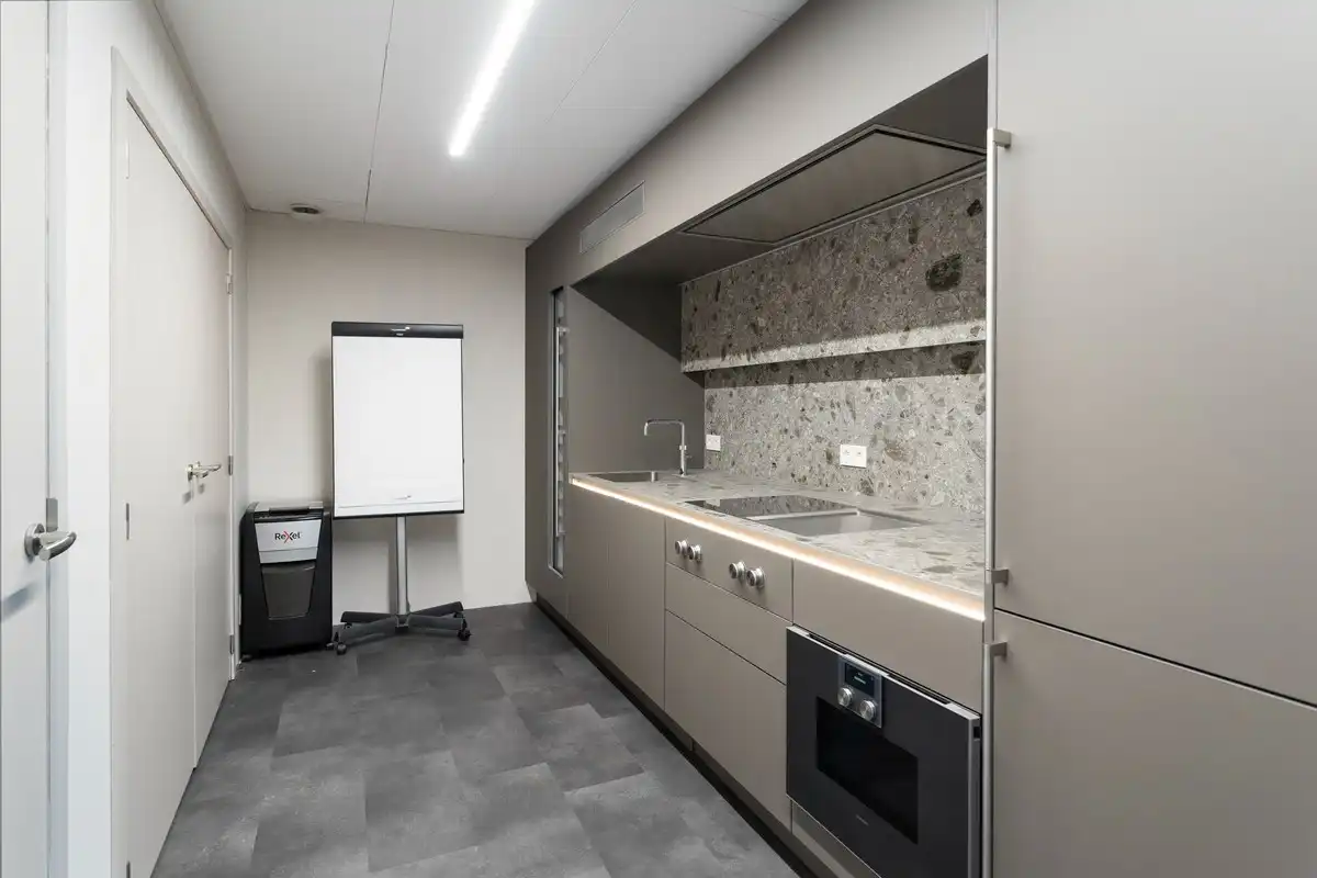 Kantoorpand met handelsruimte te koop nabij Mechelen station foto 21