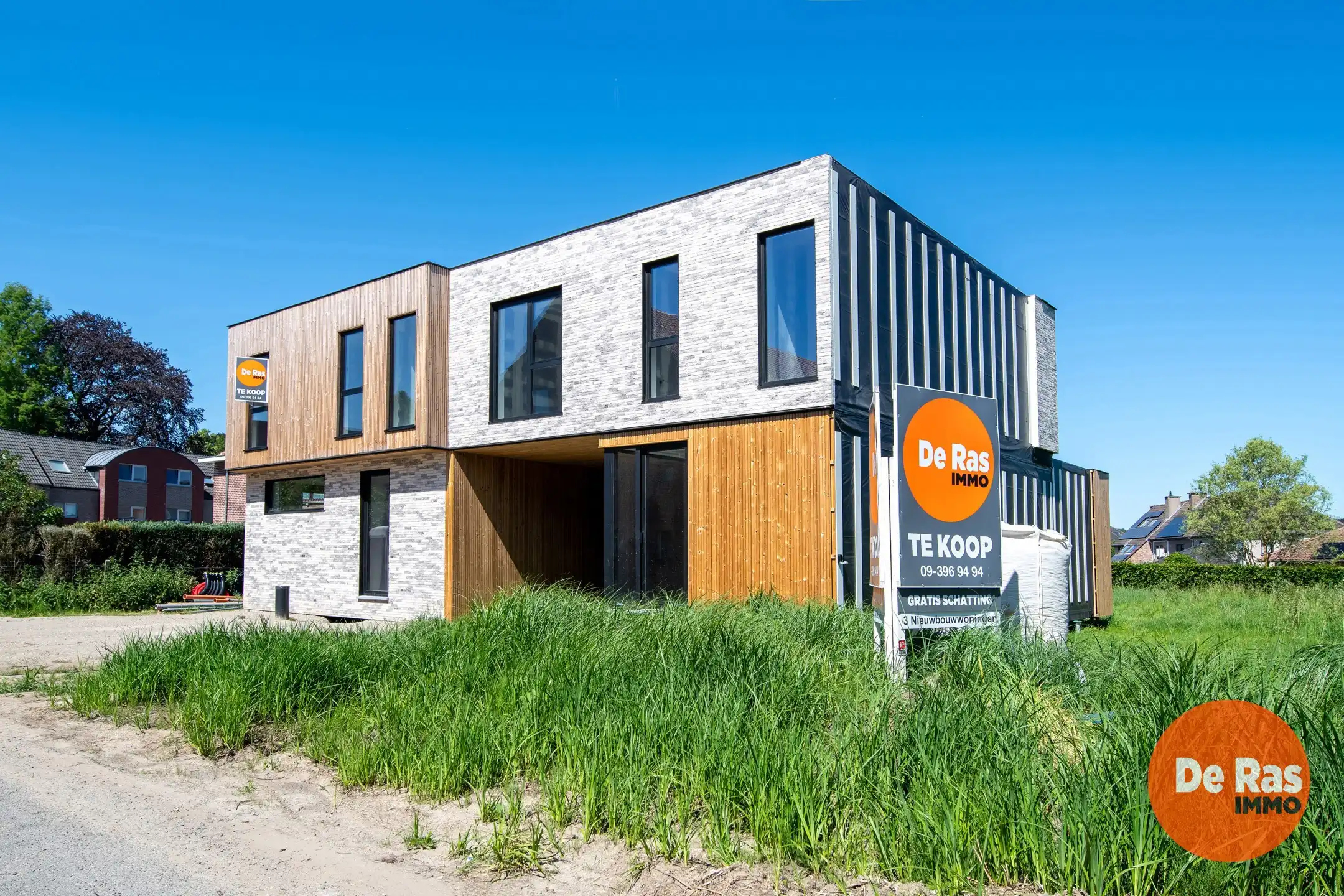 EREMBODEGEM -Nieuw project van 3 woningen op rustige locatie foto {{pictureIndex}}