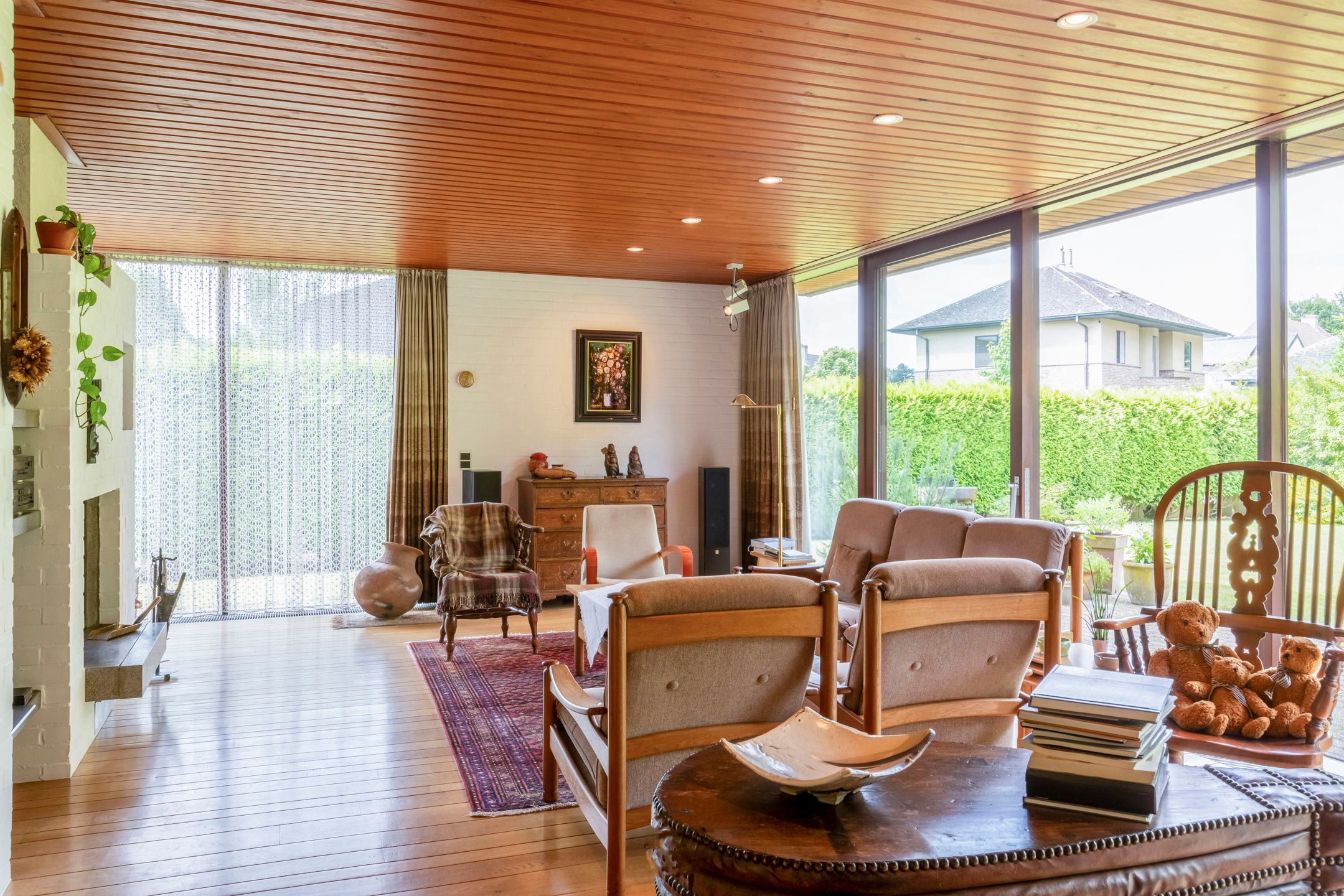 Jaren zeventig villa op prachtig perceel foto 7