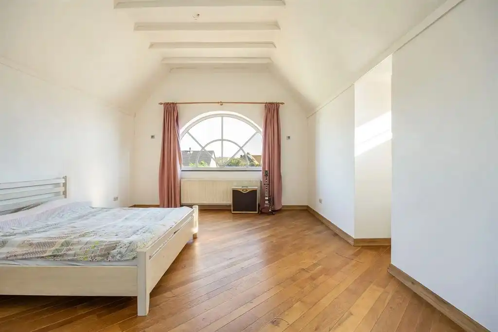karaktervolle villa met zonnige tuin en zwembad foto 14