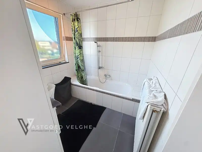 Te koop Eigentijds dakappartement van 89m² op centrale ligging met ruime zolder van maar liefst 30m² en garagebox van 20m² foto 23