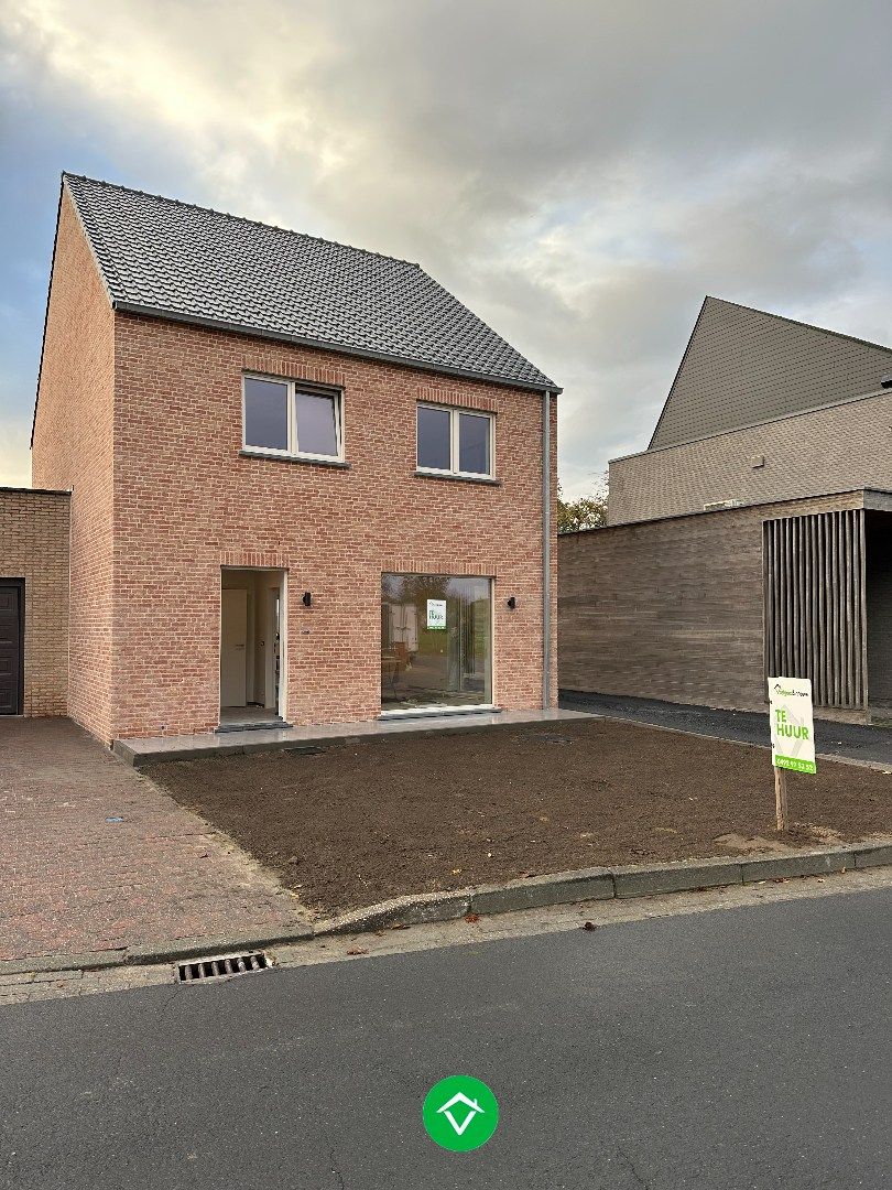 Stijlvolle halfopen nieuwbouwwoning in het landelijke Koekelare foto {{pictureIndex}}