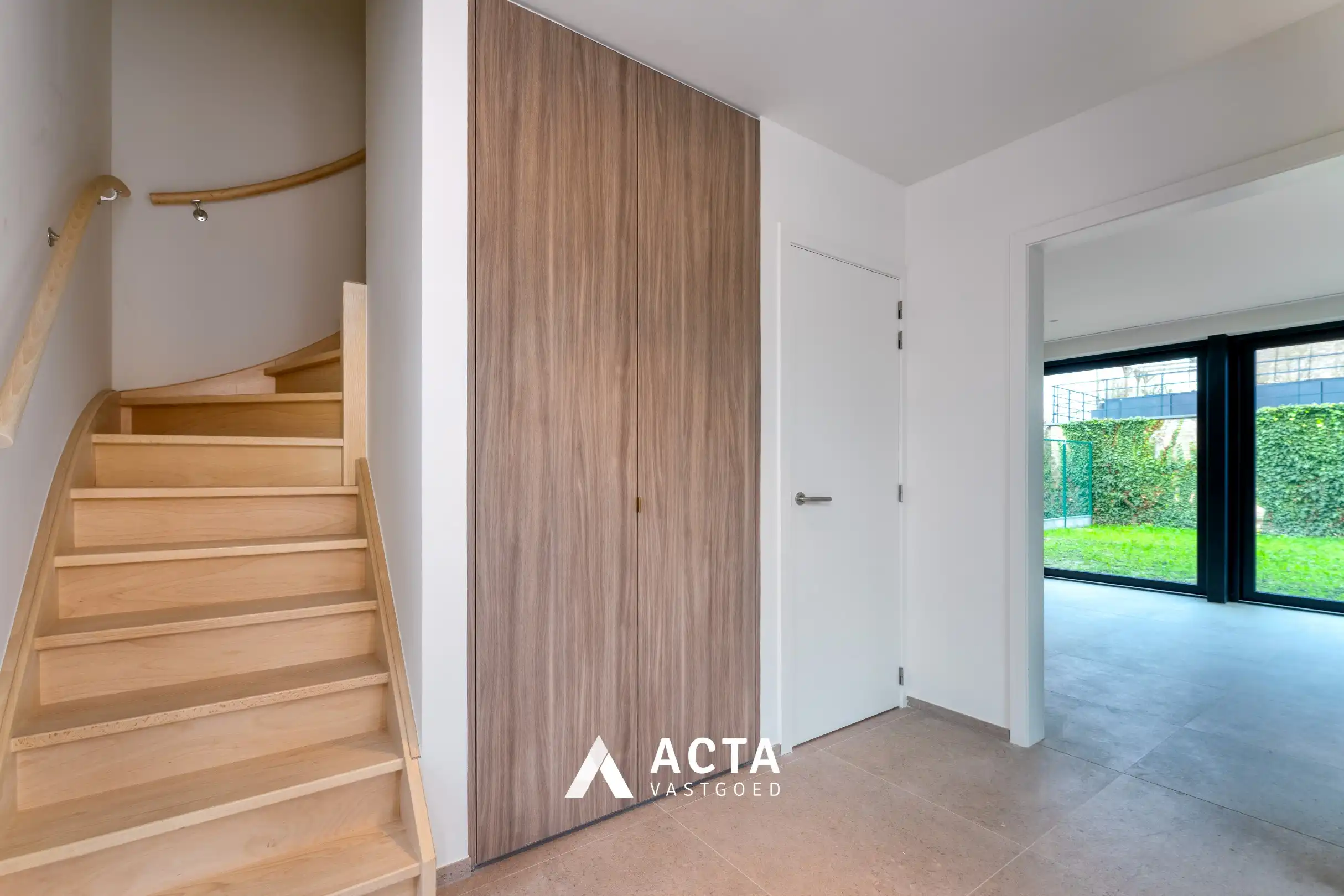 Nieuwbouwwoning met drie slaapkamers en tuin in hartje Mariakerke! foto 4