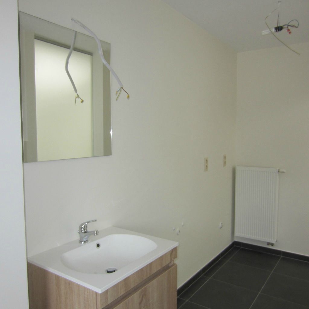 Mooie woning in rustige buurt met tuin en carport foto 9