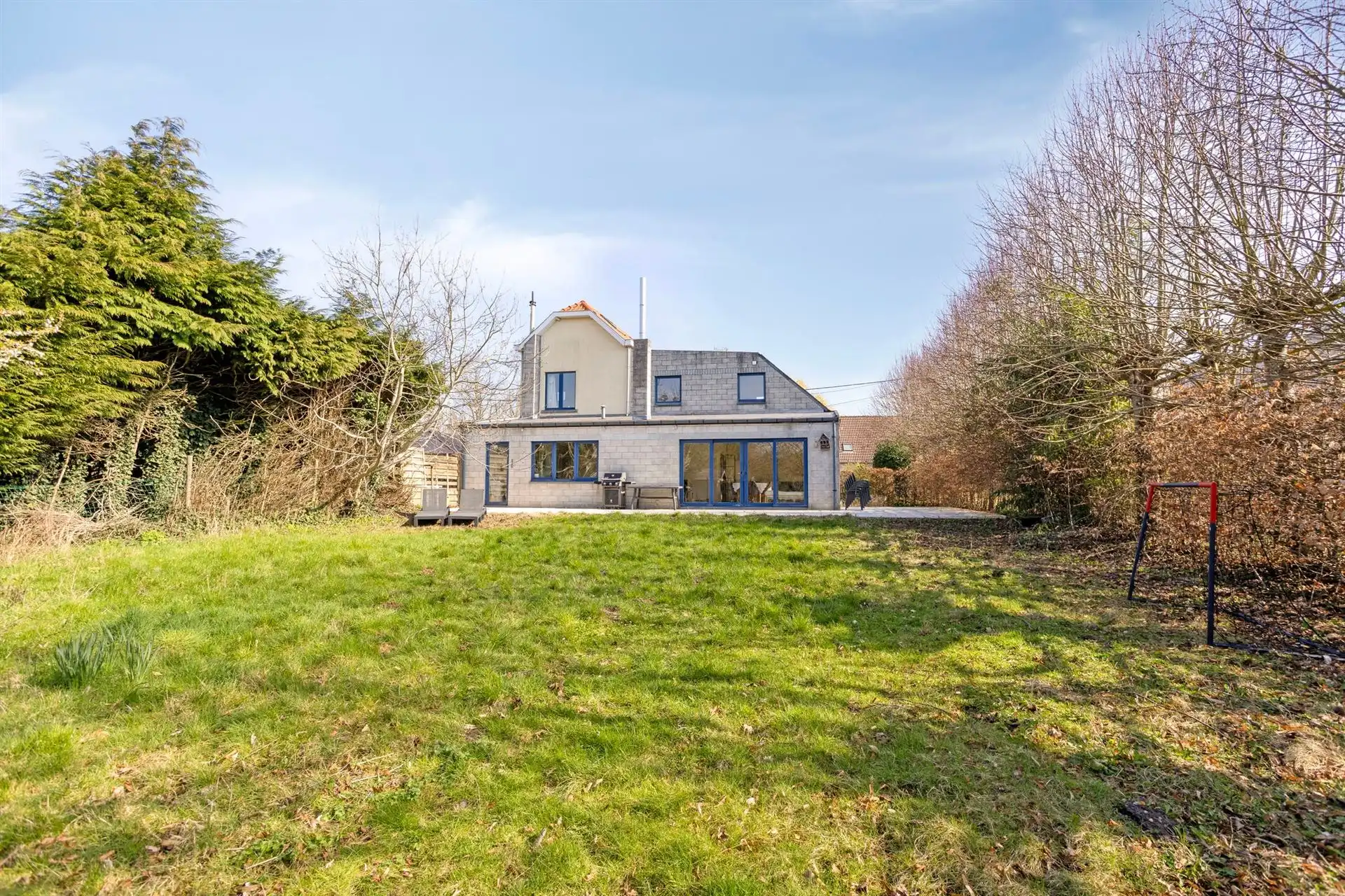 Aangename gerenoveerde villa op ruim perceel foto 29