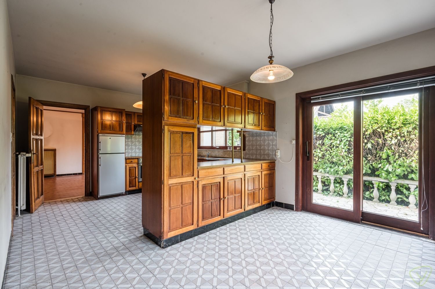 Vrijstaande te renoveren villa op uitzonderlijk groot perceel met bosgrond in Lembeke foto 8