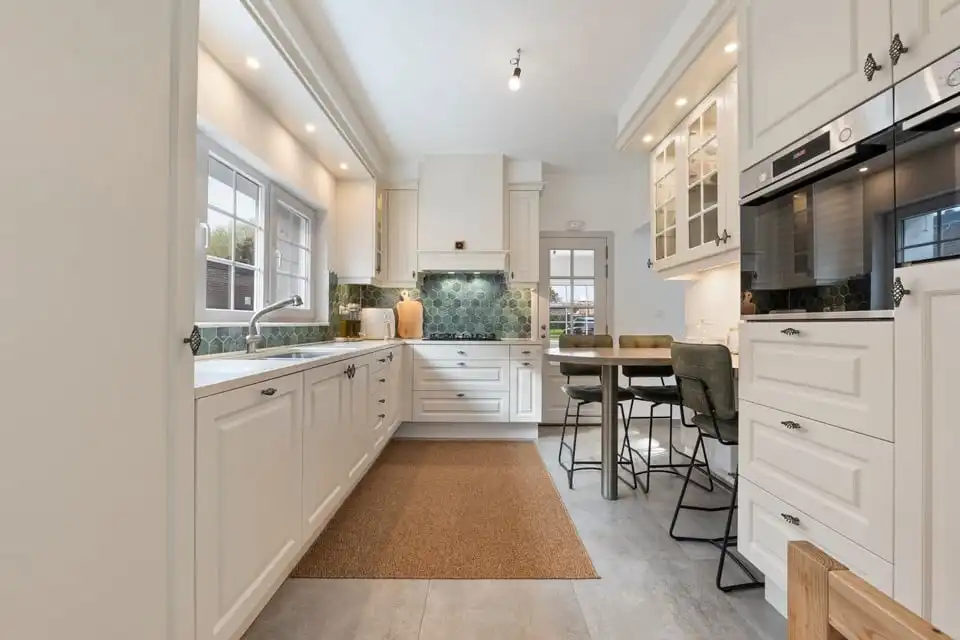 RUIME, GERENOVEERDE OPEN BEBOUWING MET 6 SLKS EN KNAPPE TUIN IN ALKEN foto 15