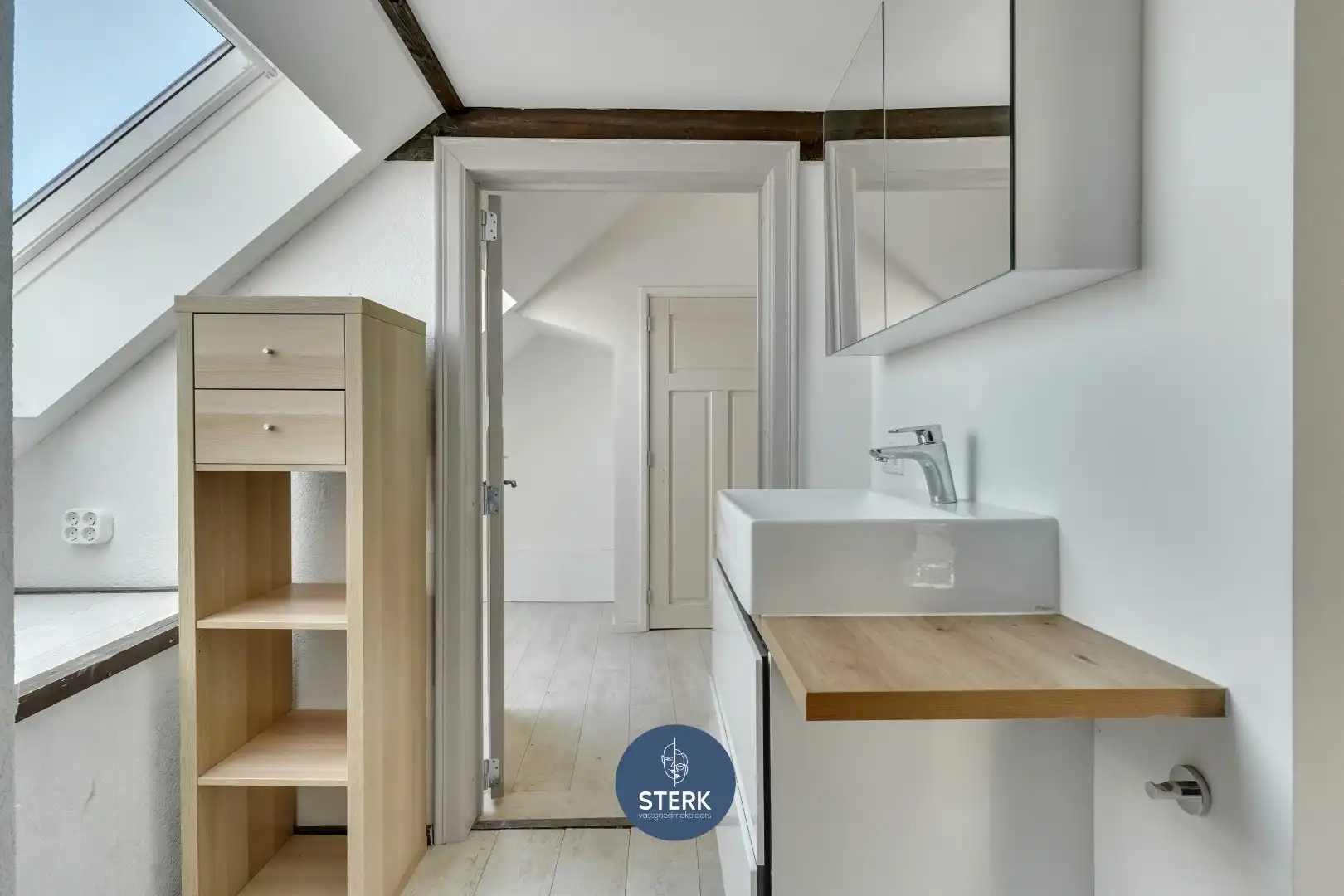 RUIME GEZINSWONING MET 7 SLPKS + 2 BADKAMERS NABIJ DE NEDERLANDSE GRENS !   foto 16