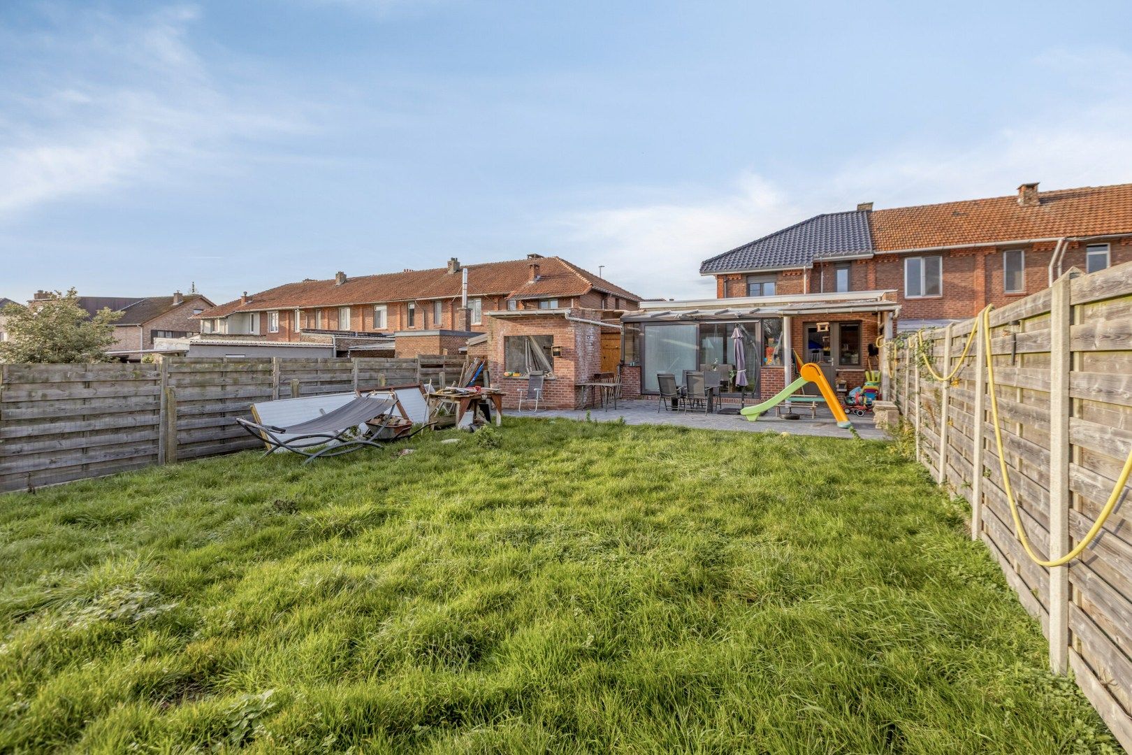 Gerenoveerde woning met 4 slaapkamers gelegen kortbij het centrum foto 2