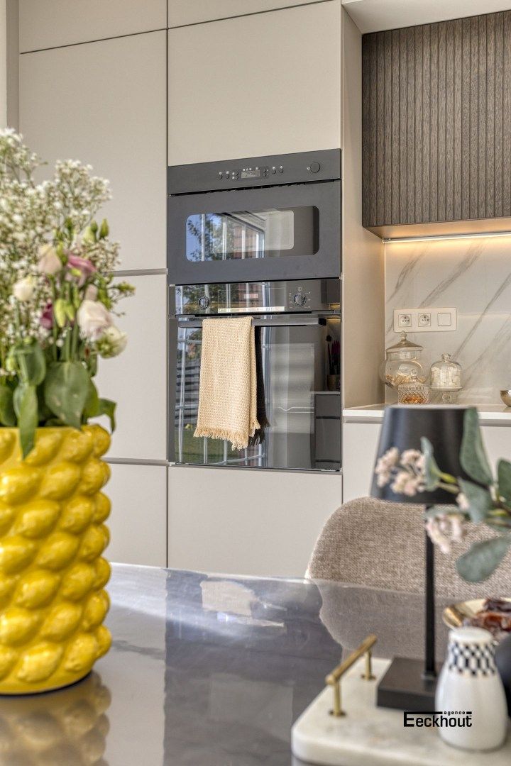 Gerenoveerde halfopen woning met grote zonnige tuin op gegeerde ligging! foto 9