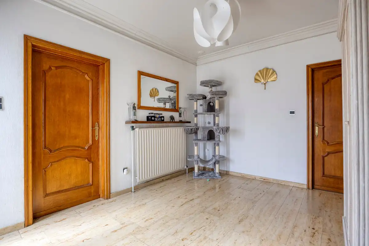GELIJKVLOERSE WONING MET 3 SLK op 17A89CA NABIJ CENTRUM BILZEN. foto 8