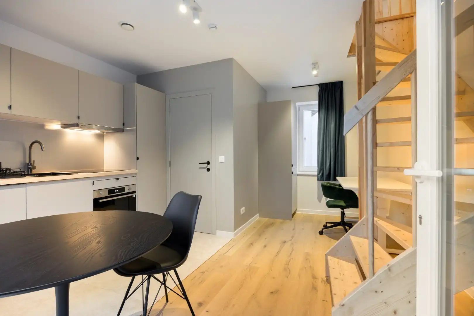 Totaal gerenoveerde en bemeubelde studio op gunstige ligging nabij Leuven  foto 27
