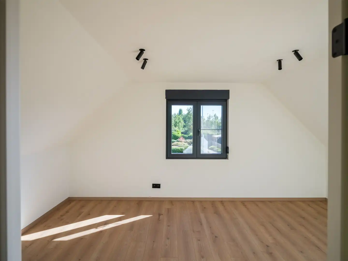 Open bebouwing met 5 slp. en tuin te Drongen   foto 16