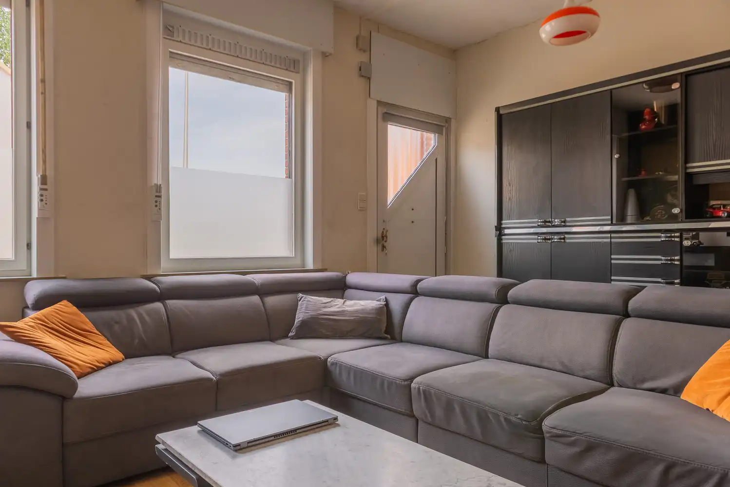 Halfopen woning op een perceel van 532 m² met ruime garage/werkplaats foto 4
