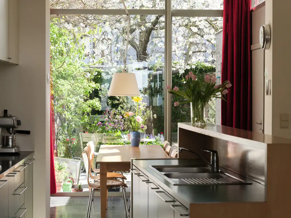 Karaktervolle architectenwoning met 3 slaapkamers en een uitzonderlijke tuin in Ledeberg. foto 3