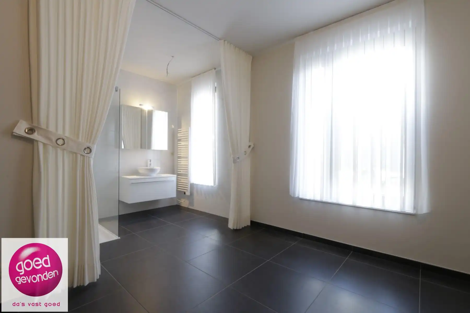 Gelijkvloers app - 1 SLK - Terras + tuin foto 13