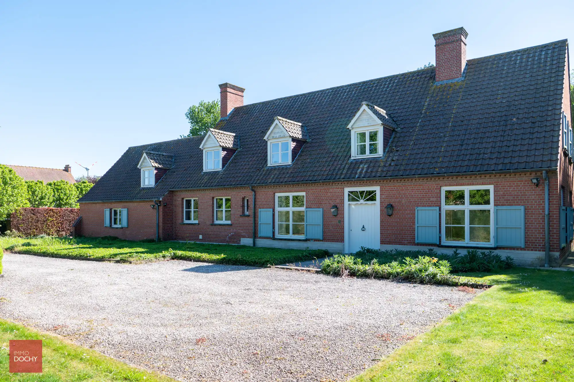 Ruime te renoveren villa op ca. 2.800m² foto 6