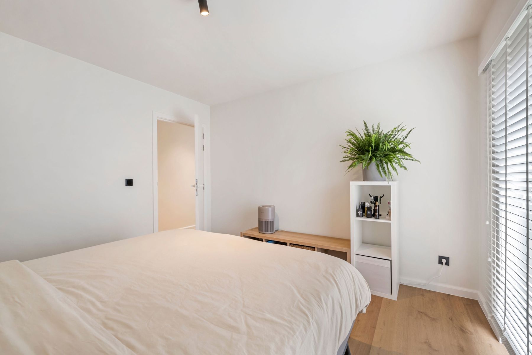 Volledig gerenoveerde bungalow instapklaar foto 17