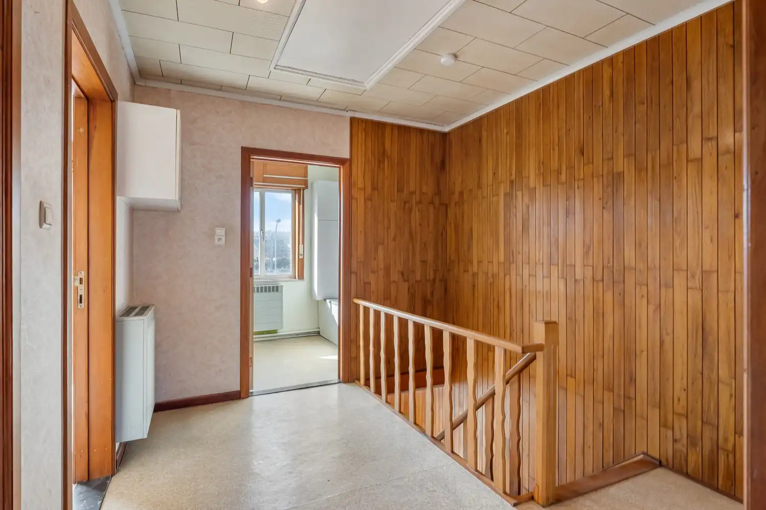 Goed gelegen en half open woning met 3 ruime slaapkamers, een extra leefruimte, een garage en een tuin te Kessel-Lo! foto 13