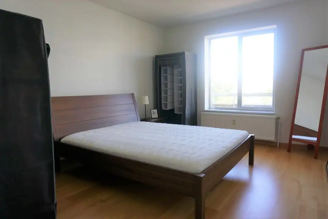 Deels gemeubeld appartement met garagebox en kelder foto 12