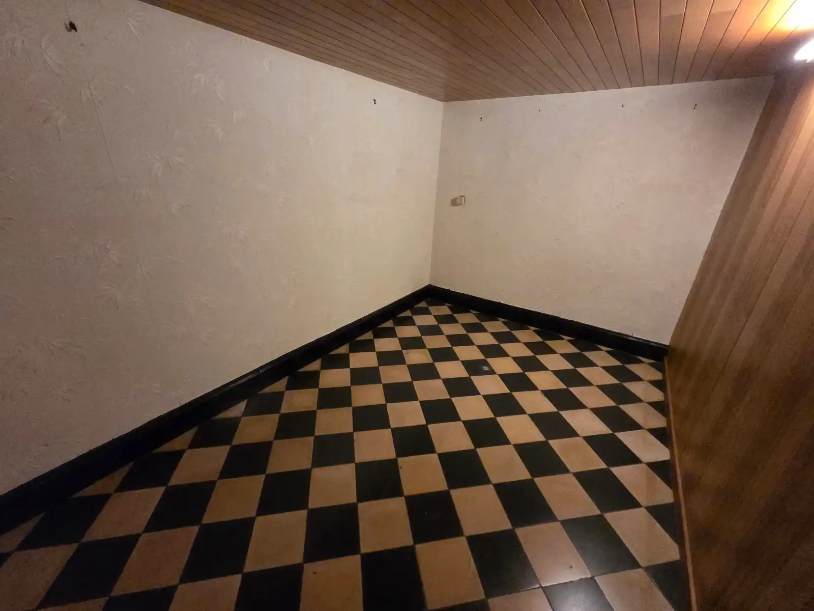 Goedgelegen woning met garage en mooie tuin foto 17