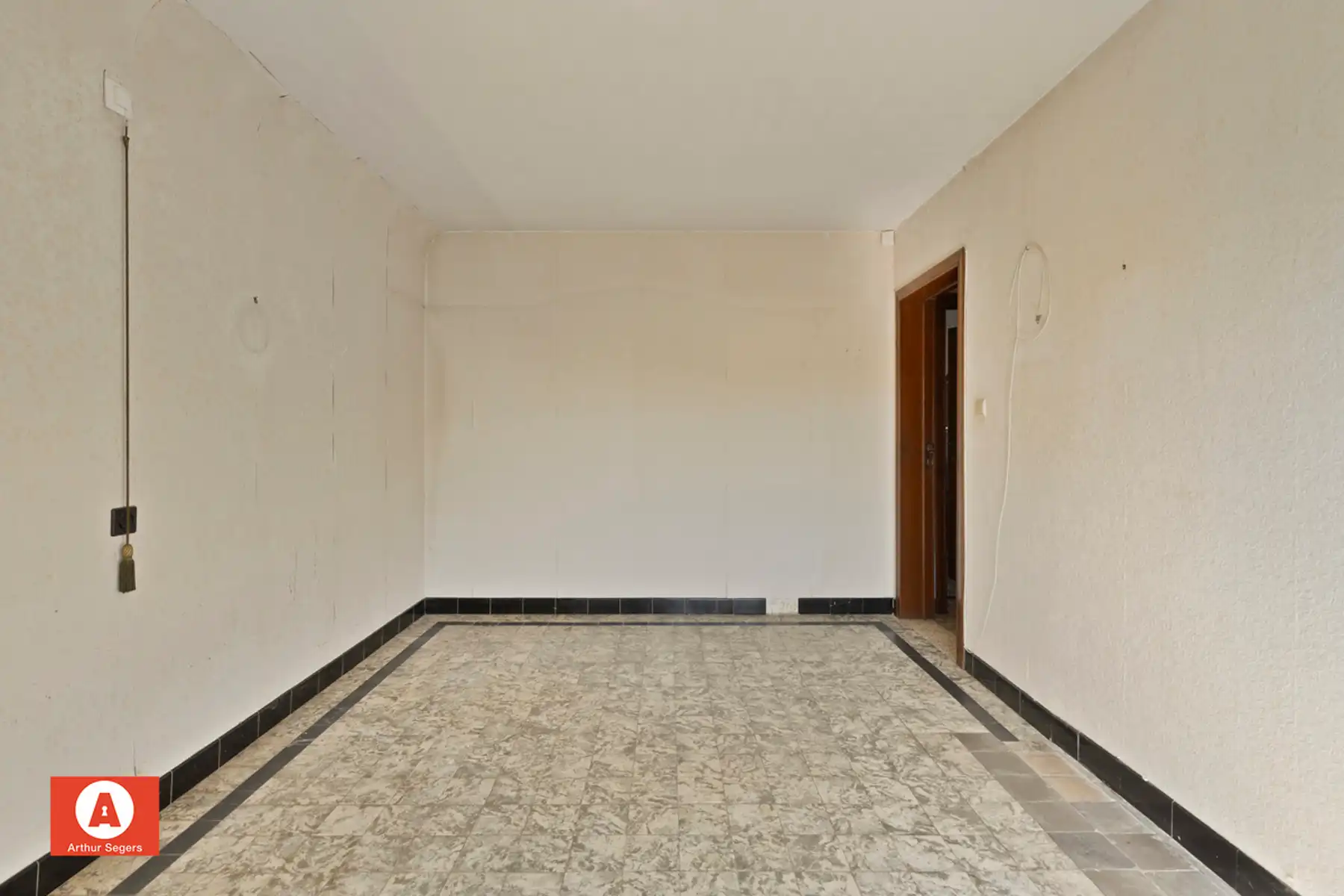 Te renoveren open bebouwing met 4 slaapkamers op toplocatie foto 20