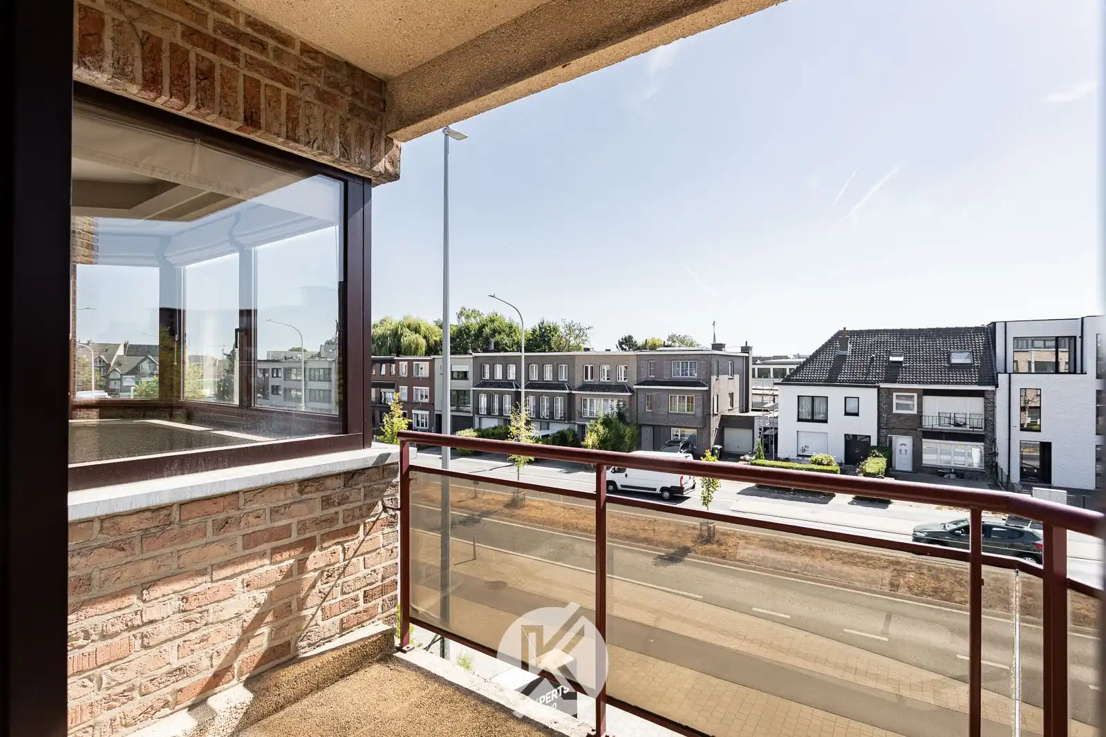 Lichtrijk appartement met parkeerplaats nabij het centrum foto 19