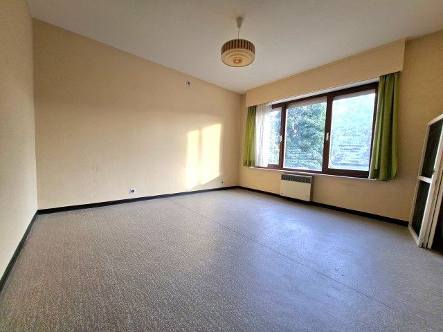 Ruime rijwoning met garage en tuin foto 11