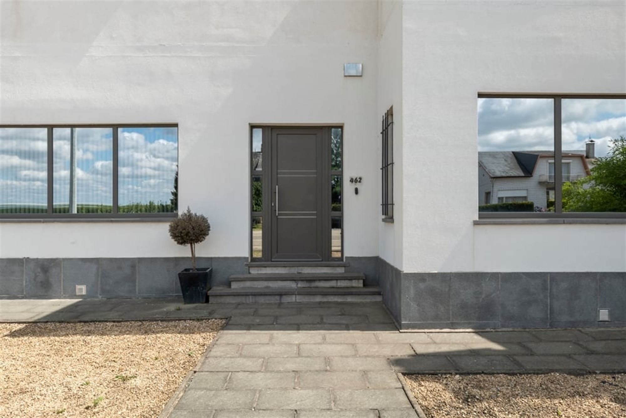 RUIME GEZINSWONIG MET VEEL POTENTIEEL EN EEN RUIME GARAGE IN SINT-TRUIDEN  foto 7