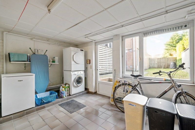Instapklare bel-etagewoning met garage, tuin en veel potentieel foto 7