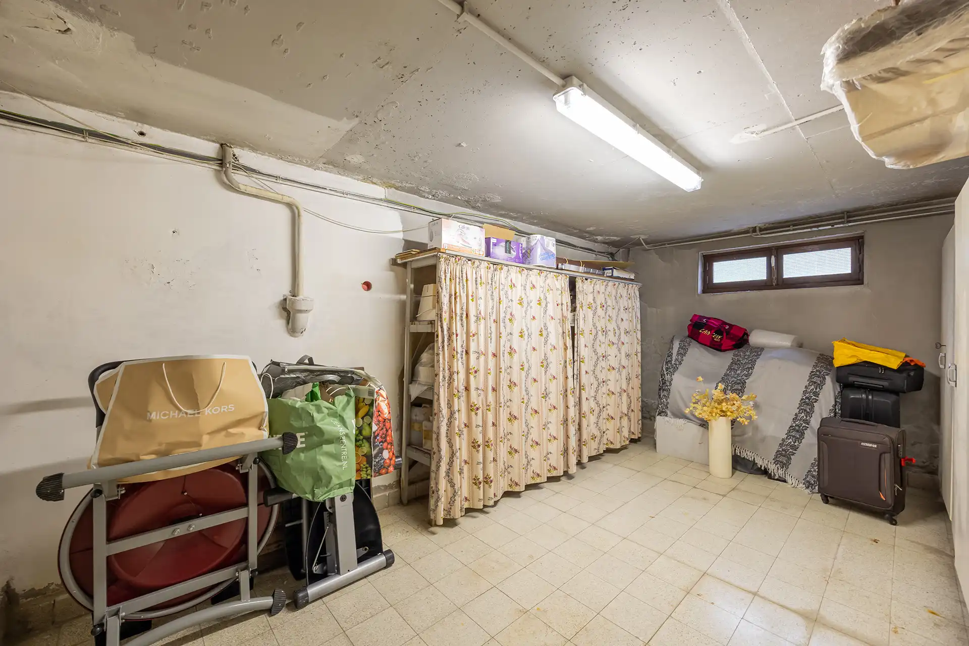 Ruime villa met 4 slpk's en 3 badkamers op toplocatie foto 31