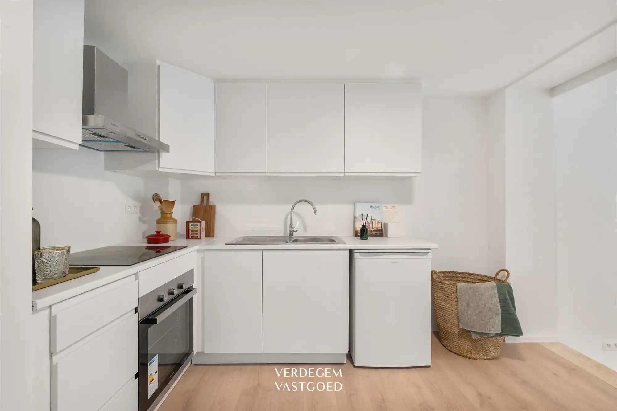 Sfeervolle studio met open keuken en fijne buitenruimte foto 5