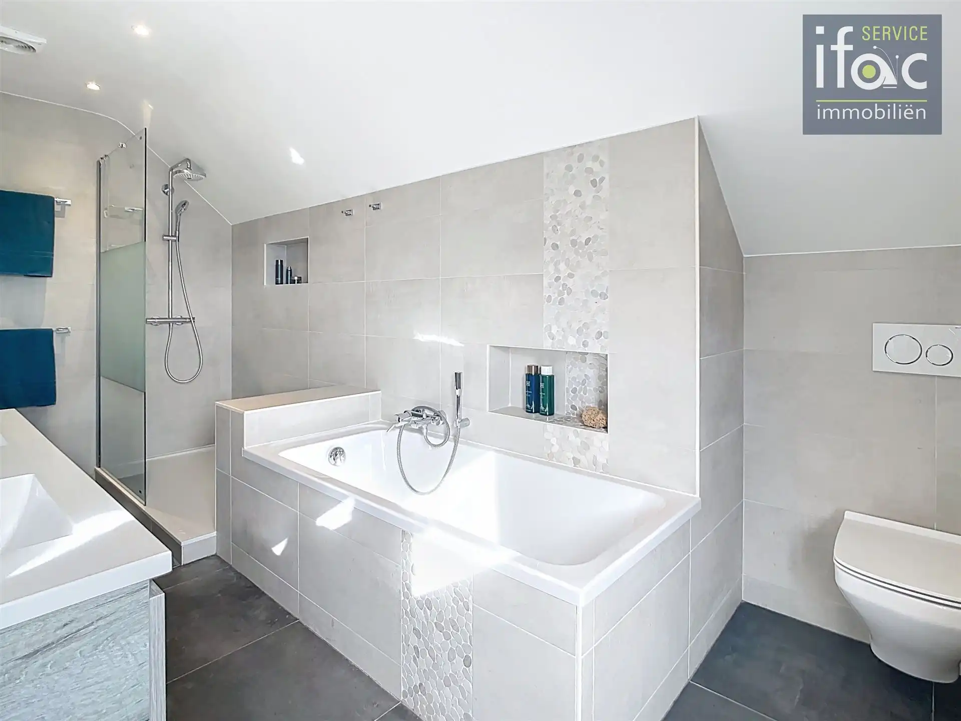 Fantastische villa met 3 slpk en bijbouw in tuin foto 23