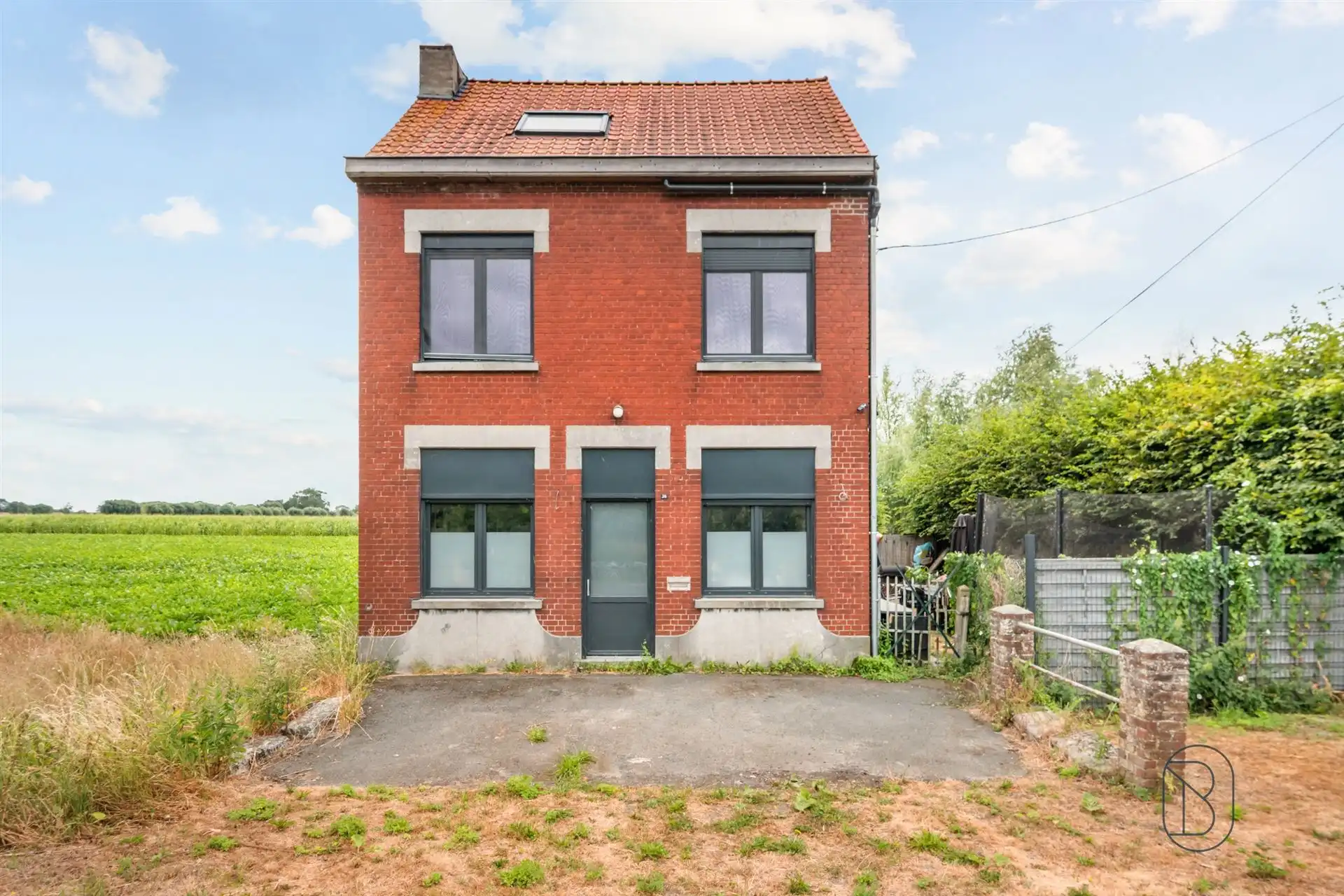  Ruime gezinswoning met atelier van 125 m² in Leers-Nord foto {{pictureIndex}}