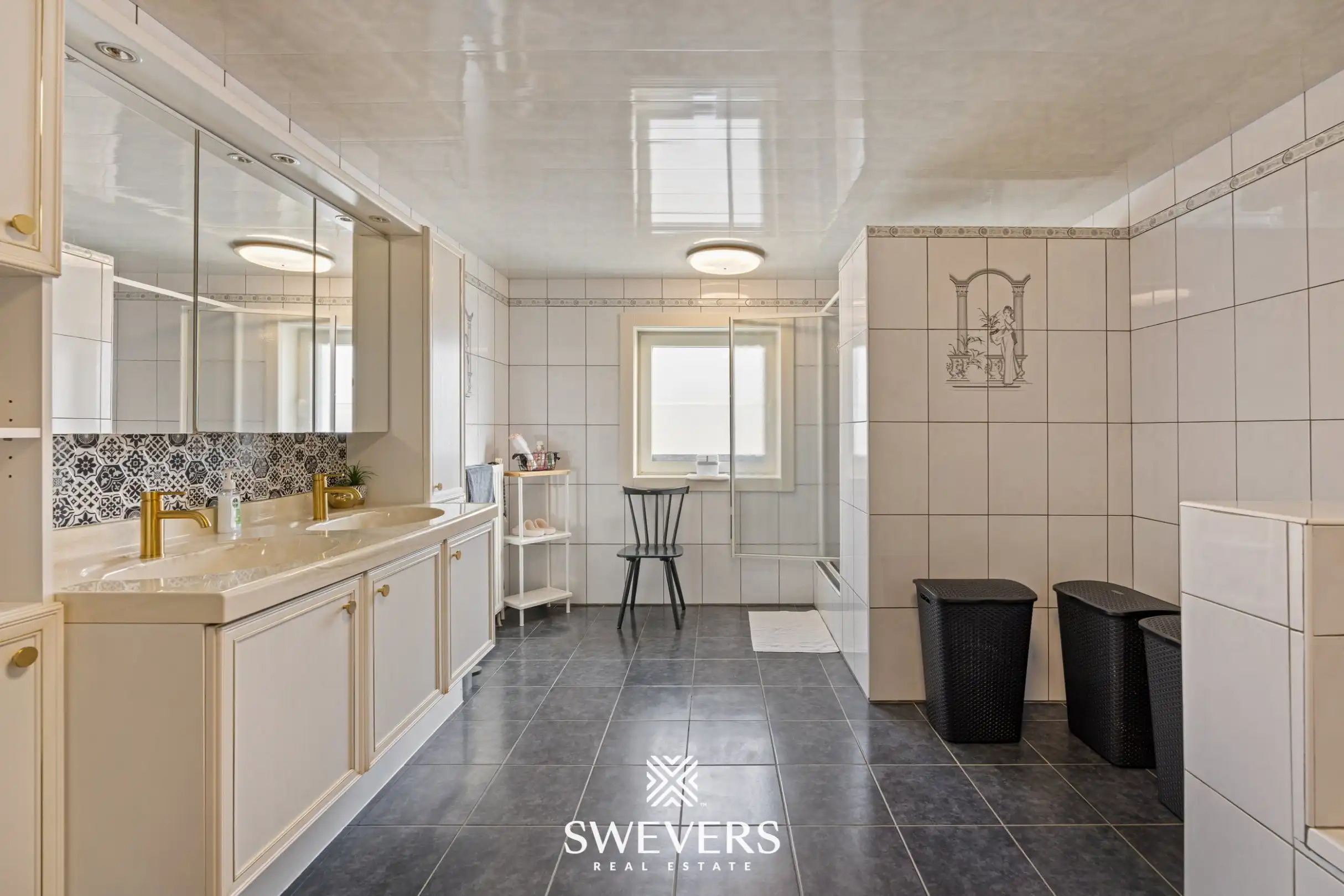 Gezinswoning met bureau, vier slaapkamers en zonnige tuin foto 13