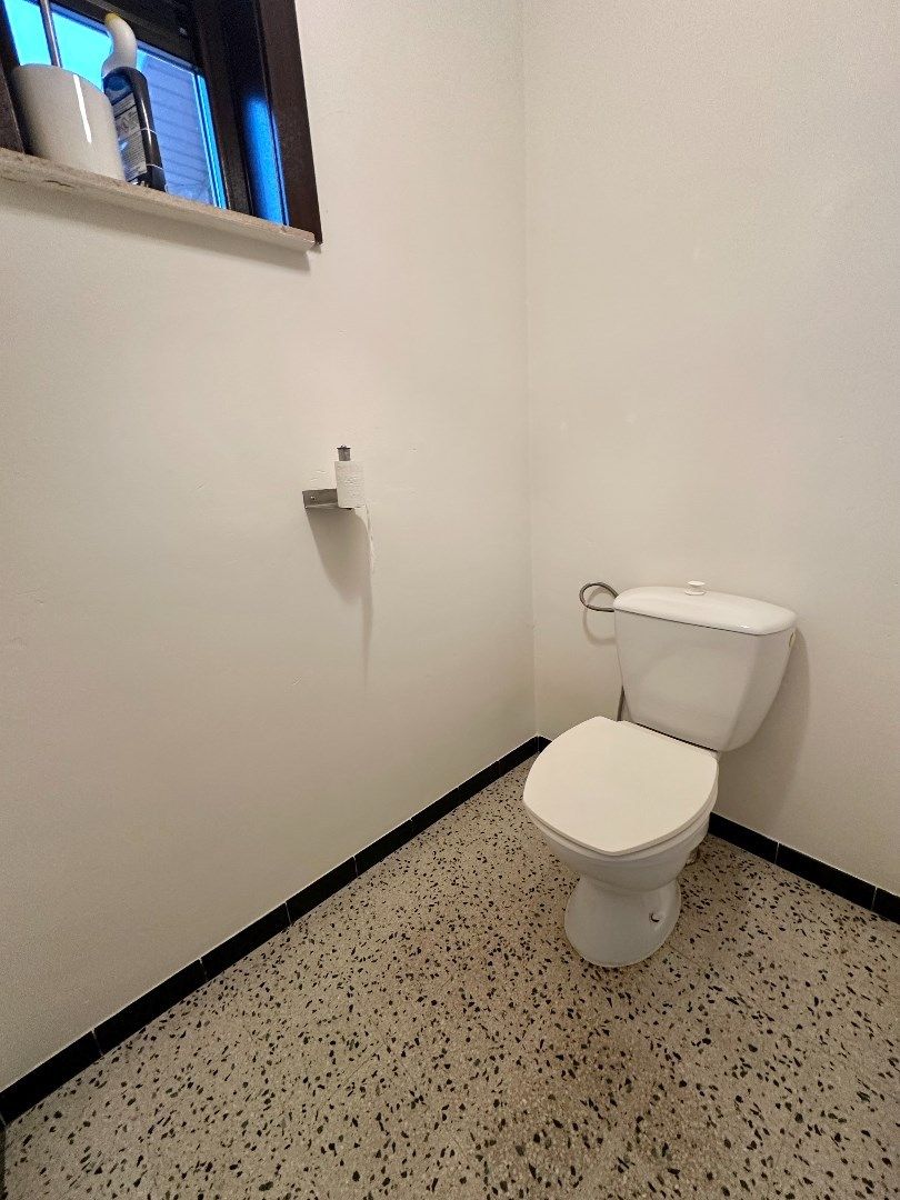 Halfopen woning met ruime tuin foto 17