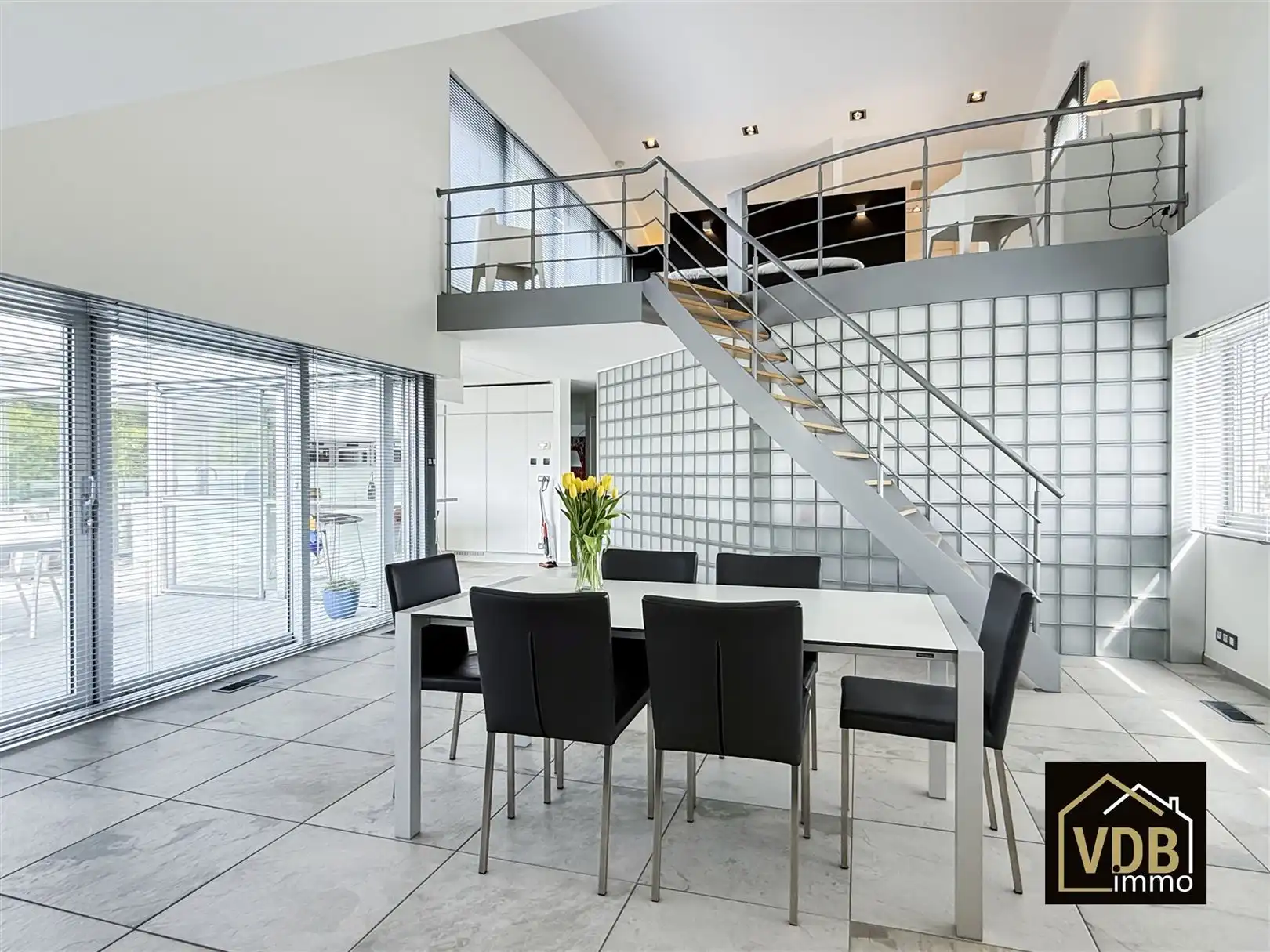 COMMERCIEEL PAND MET PENTHOUSE OP TOP LOCATIE foto 69