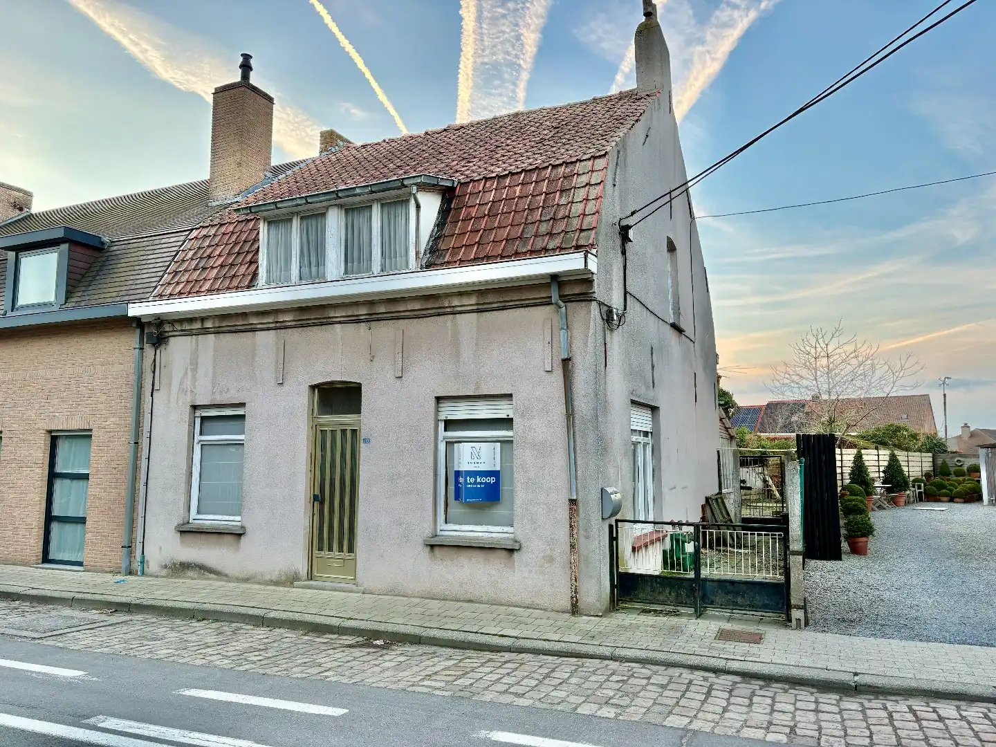 Renovatieproject op 767 m², met garage en uitweg.  foto 2