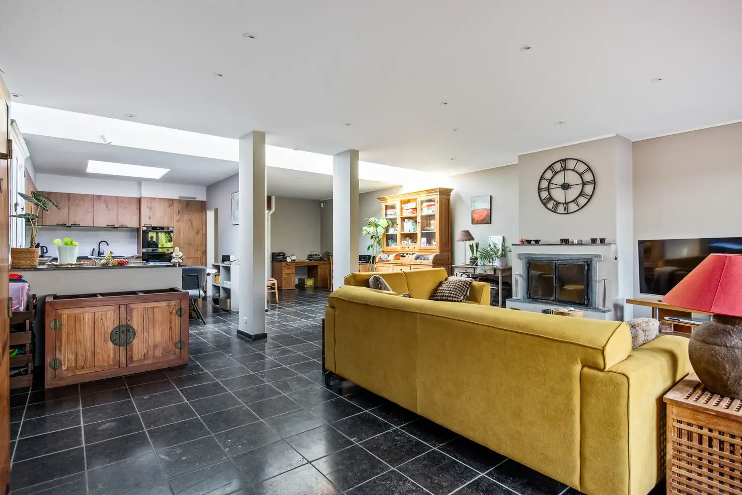 Handelshuis met ruime woning en zwembad te Koningshooikt foto 8