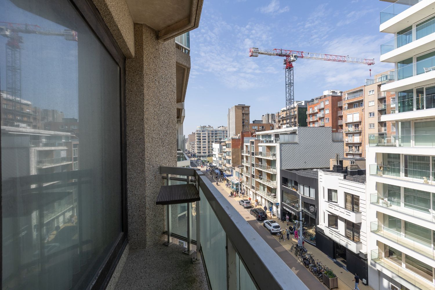 Ontdek deze charmante en ruime studio op de 5e verdieping van Residentie Square! foto 2