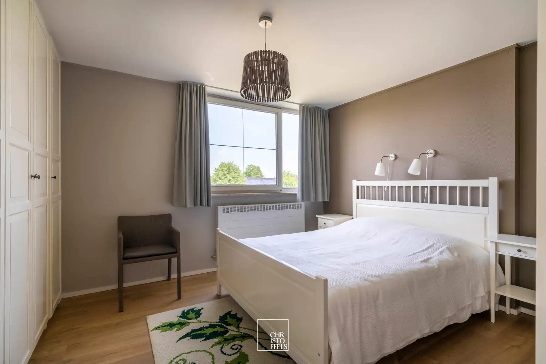 Stijlvol gerenoveerde vrijstaande woning met 3 slaapkamers en 2 badkamers op een perceel van 12a90ca!  foto 16