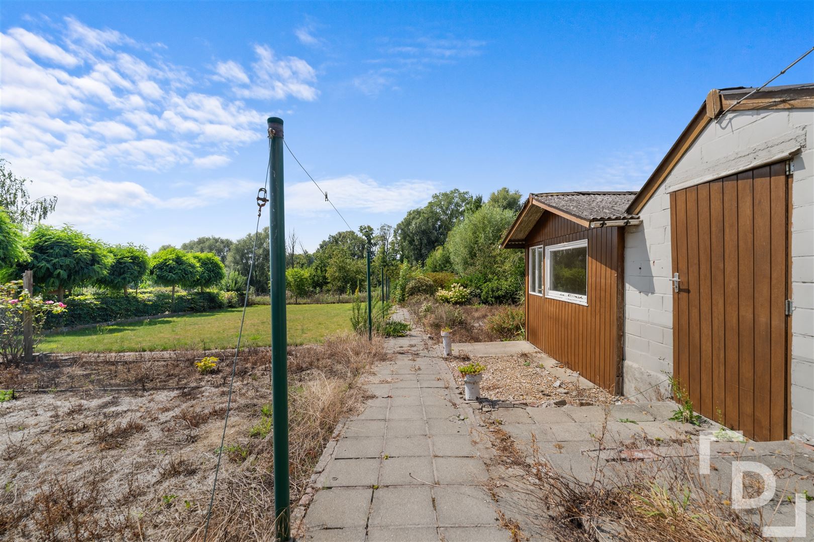 Ruime te renoveren woning te koop in Geluveld. foto 32