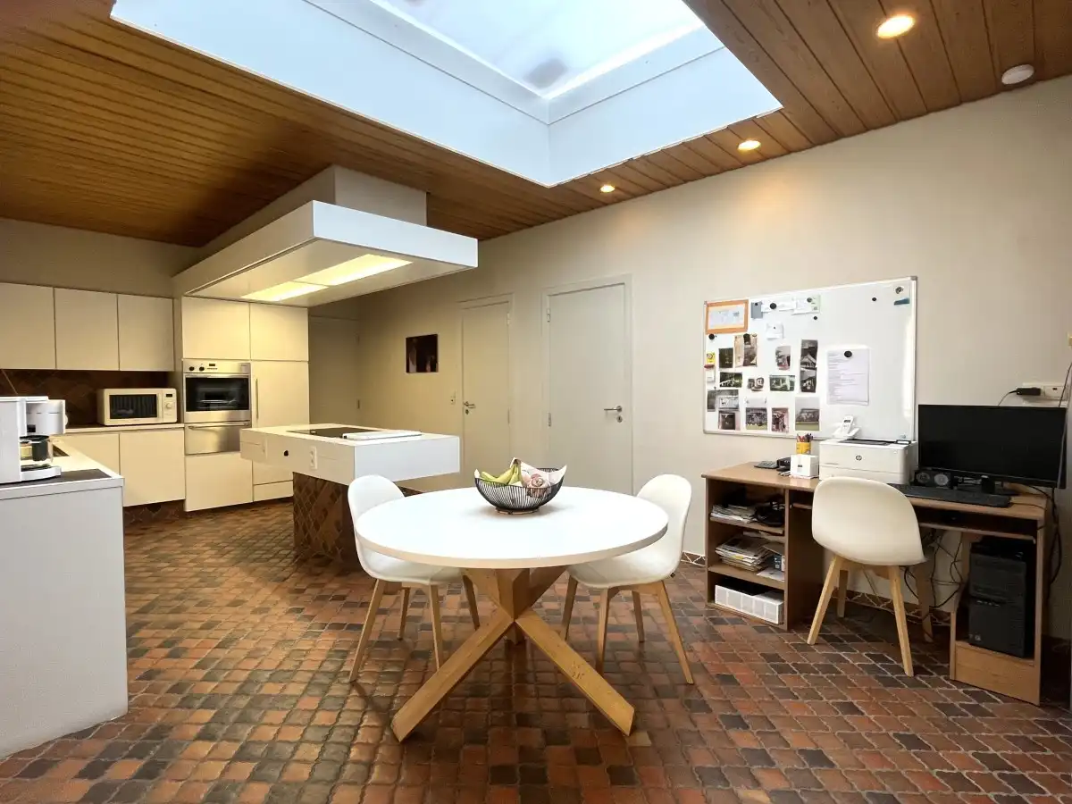 Langemark-Poelkapelle – Ruime hoekwoning met praktijkruimte en 3 garages foto 12