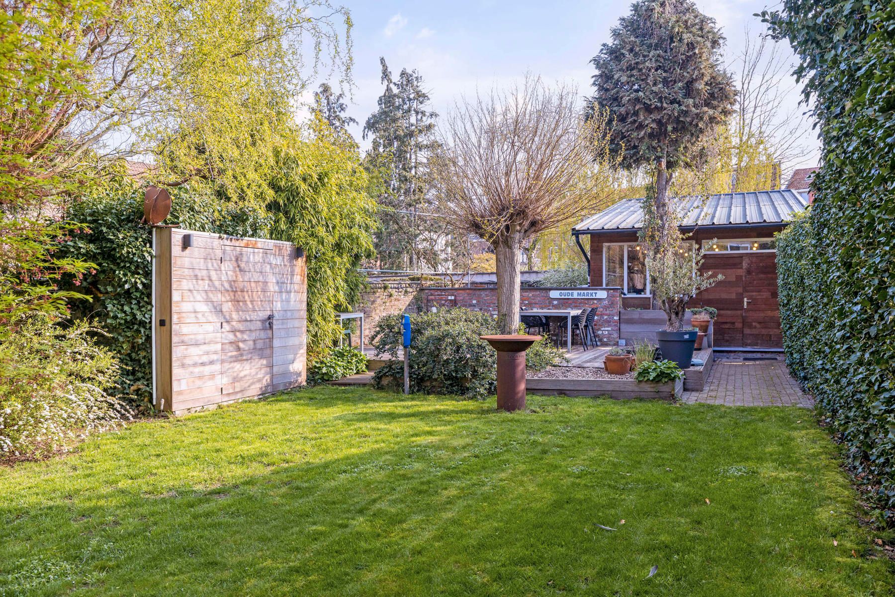Prachtige woning met grote tuin foto 14