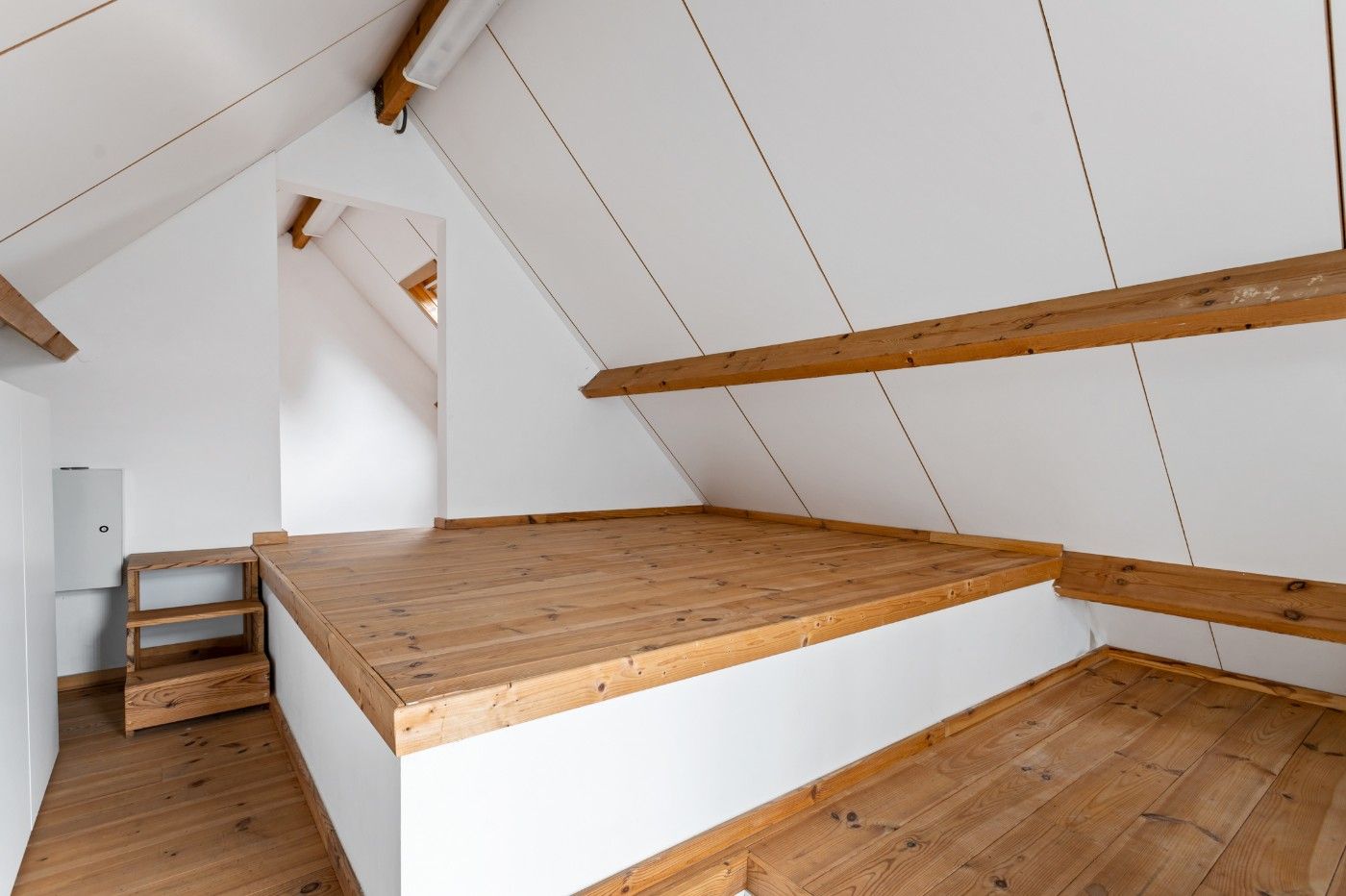 Ruime, instapklare woning met 3 slpk., dubbele garage en tuin foto 25