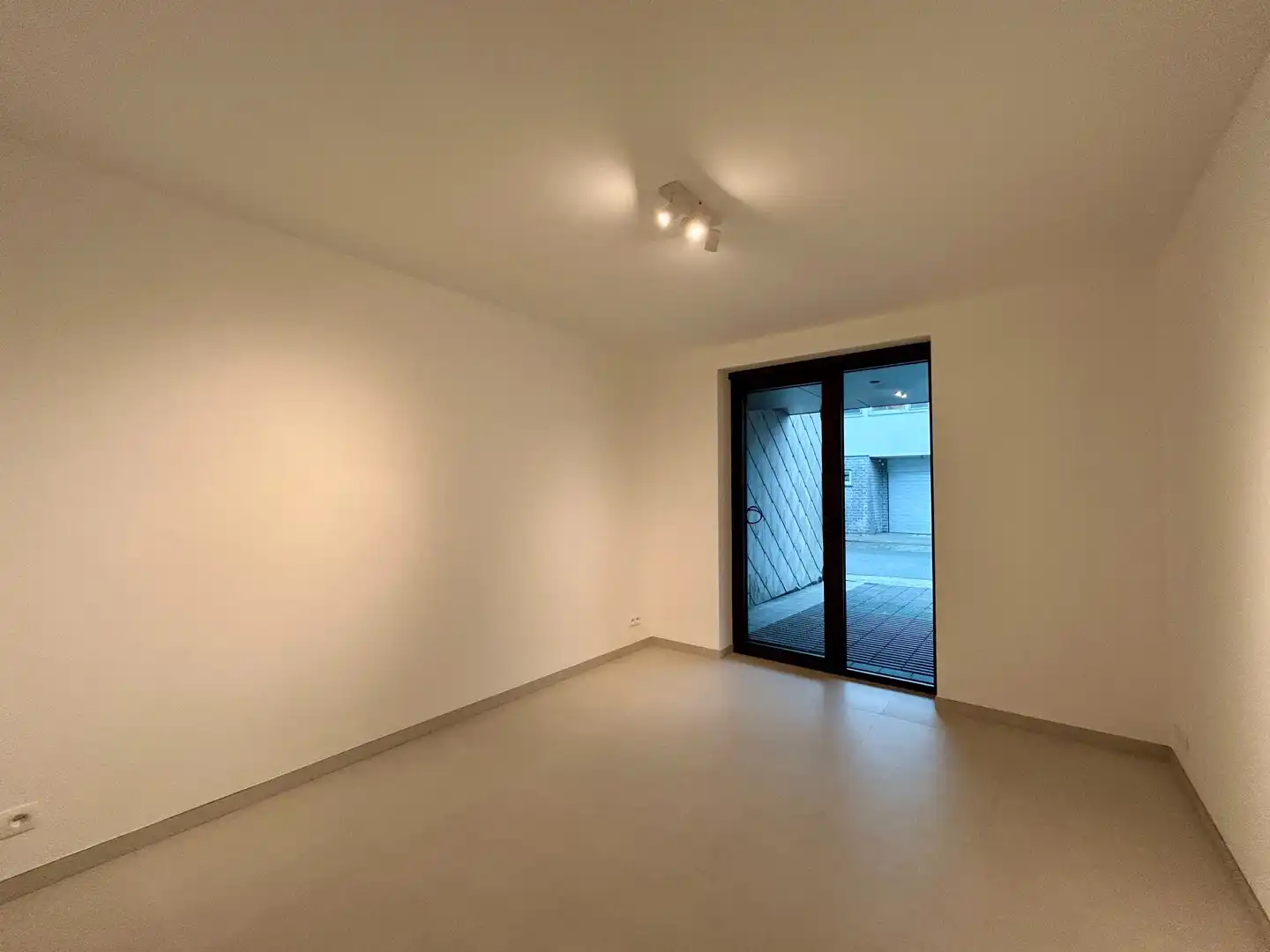 Instapklaar 2-slaapkamer appartement met tuin nabij centrum Tielt! foto 4