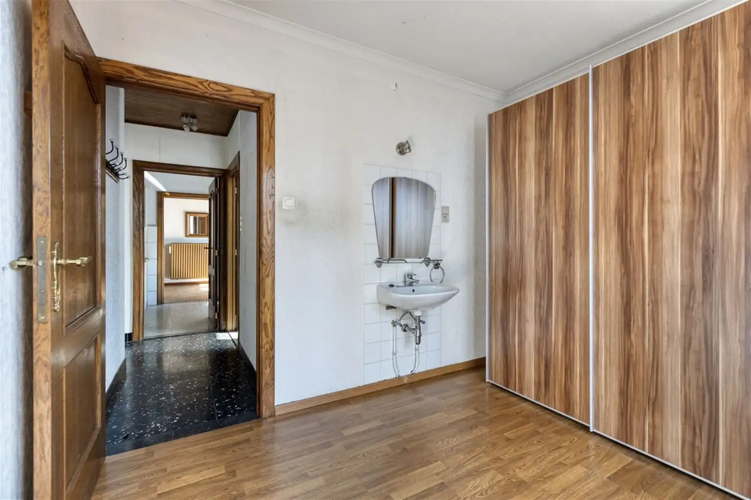 Vrijstaande woning met 3 slaapkamers, ruime tuin en garages op een riant perceel van 9a18ca, rustig gelegen nabij het centrum van Maaseik.  foto 16