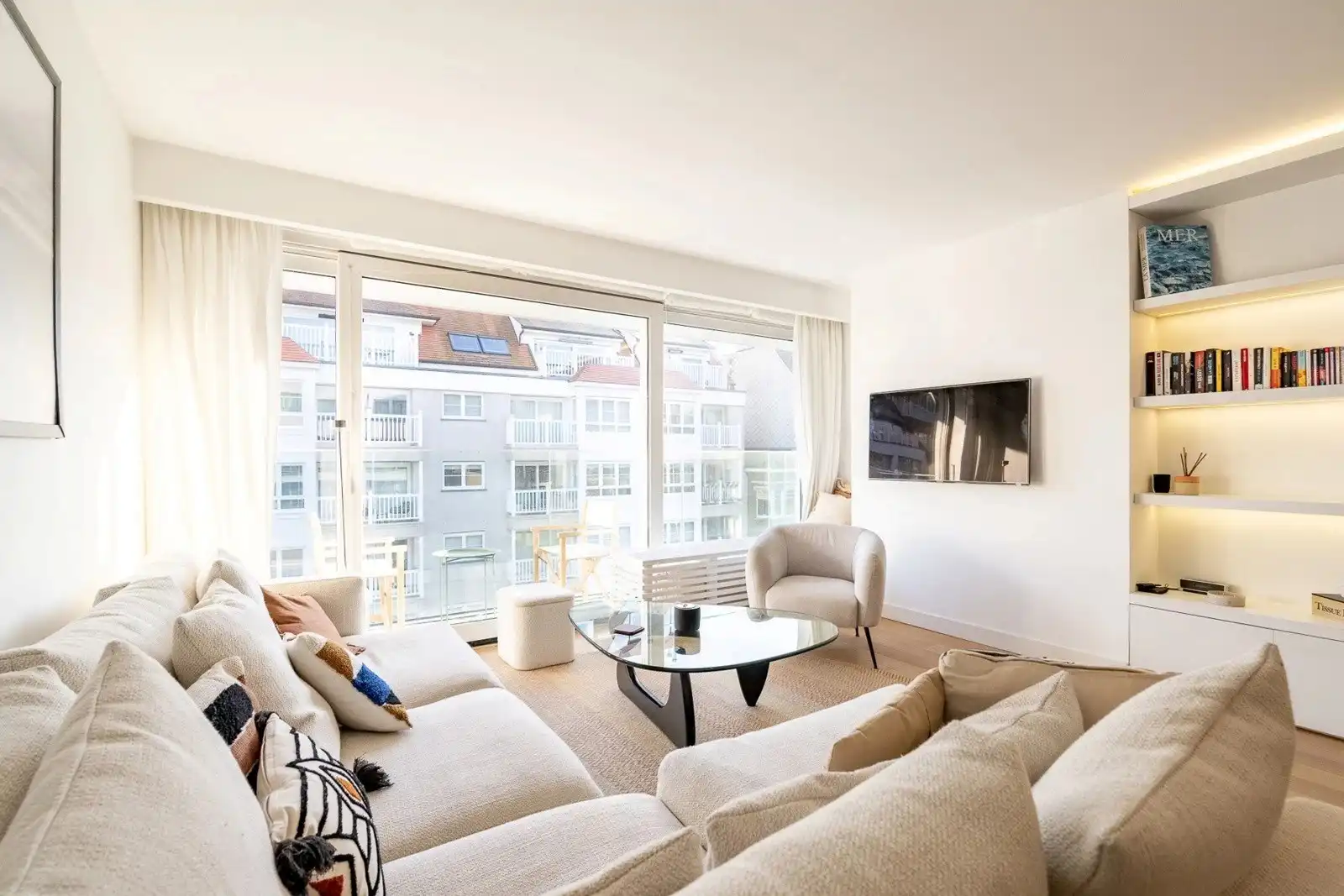 Lichtrijk appartement super gelegen op de Dumortierlaan foto 5